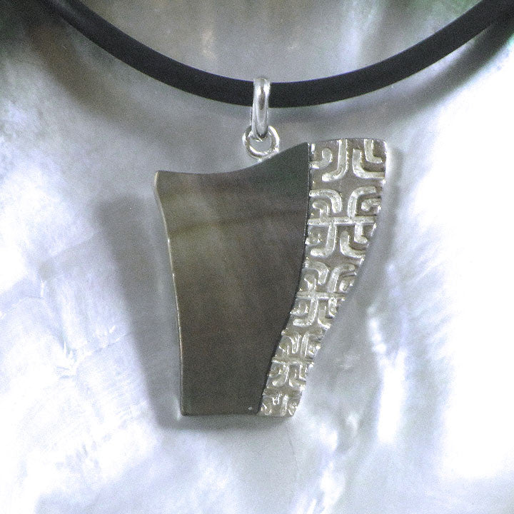 Arenui Silver Pendant